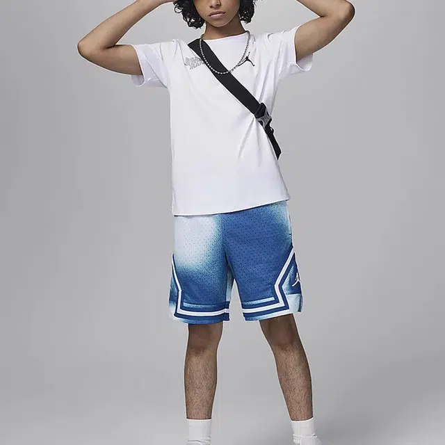 Jordan Wavy Motion logoT