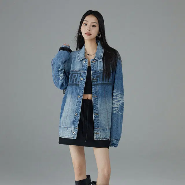 美洋 涂鸦街区洗水渐变喷绘字母印花牛仔外套 女款 牛仔蓝