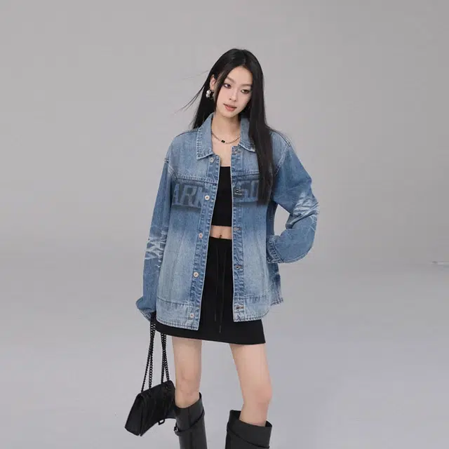 美洋 涂鸦街区洗水渐变喷绘字母印花牛仔外套 女款 牛仔蓝