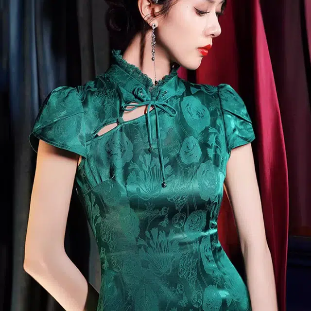 四美子 花色斜襟高开衩花边圆领长旗袍 珠翠罗绮