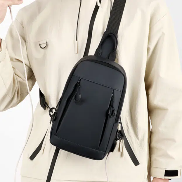 小猪班纳 休闲时尚通勤高级感 皮膜 斜挎包 常规 男款 多色