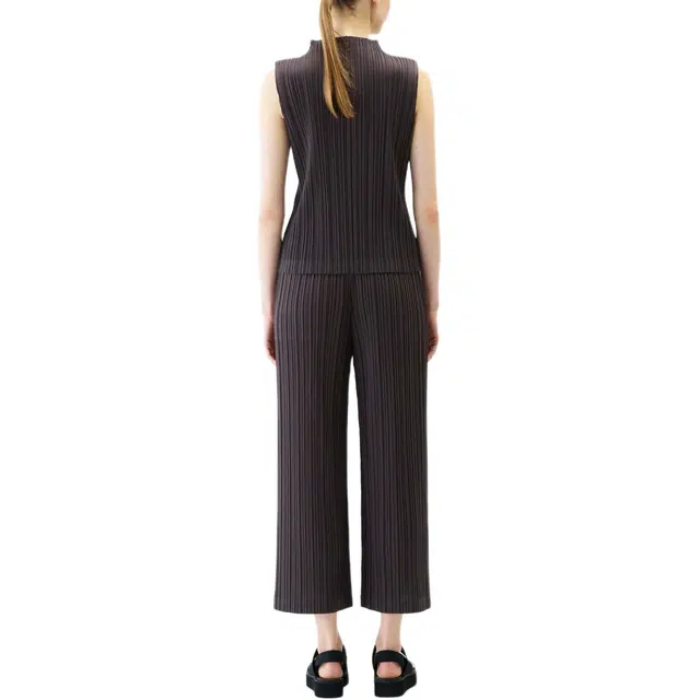PLEATS PLEASE ISSEY MIYAKE