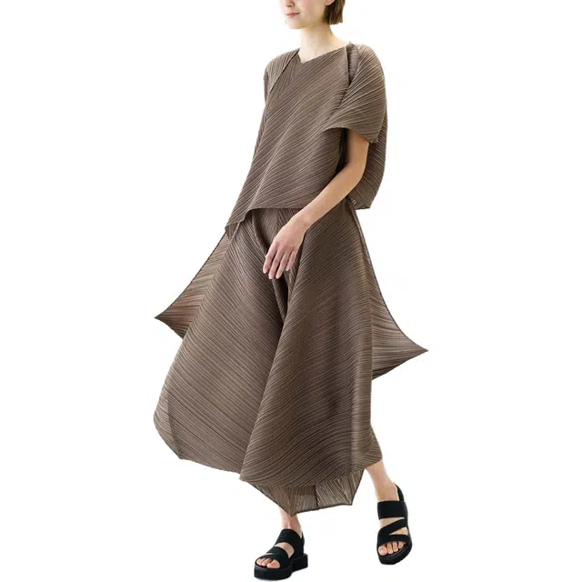 PLEATS PLEASE ISSEY MIYAKE SS25 T