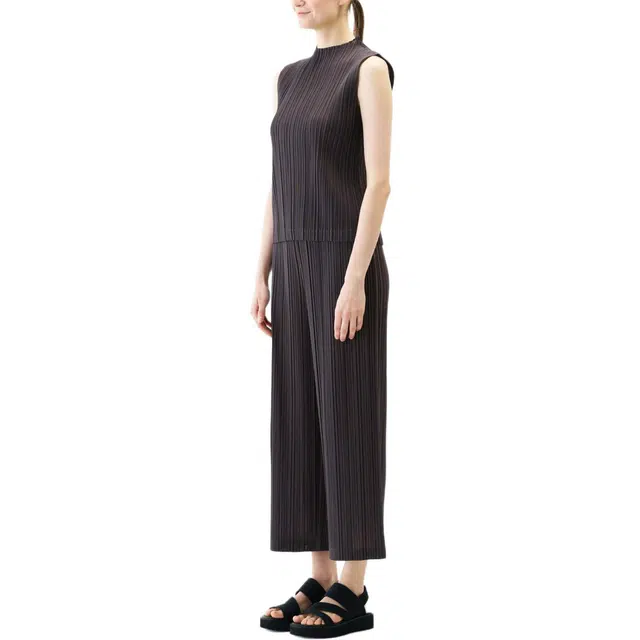 PLEATS PLEASE ISSEY MIYAKE