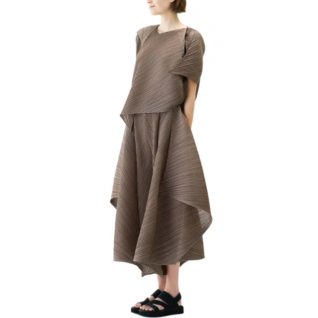 PLEATS PLEASE ISSEY MIYAKE SS25 T