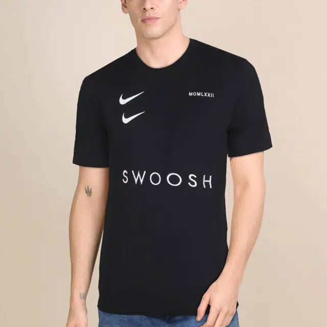 Nike Sportswear Swoosh T