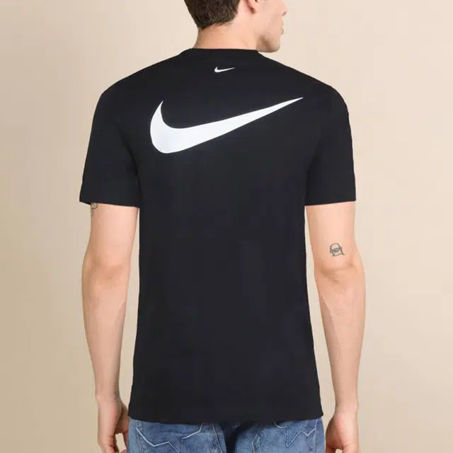 Nike Sportswear Swoosh T