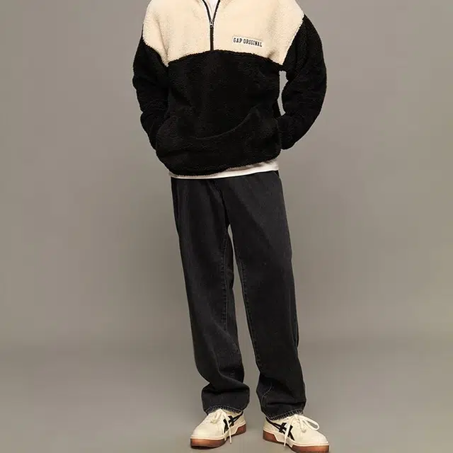 GAP FW23 Washed Straight Mid-Rise Jeans