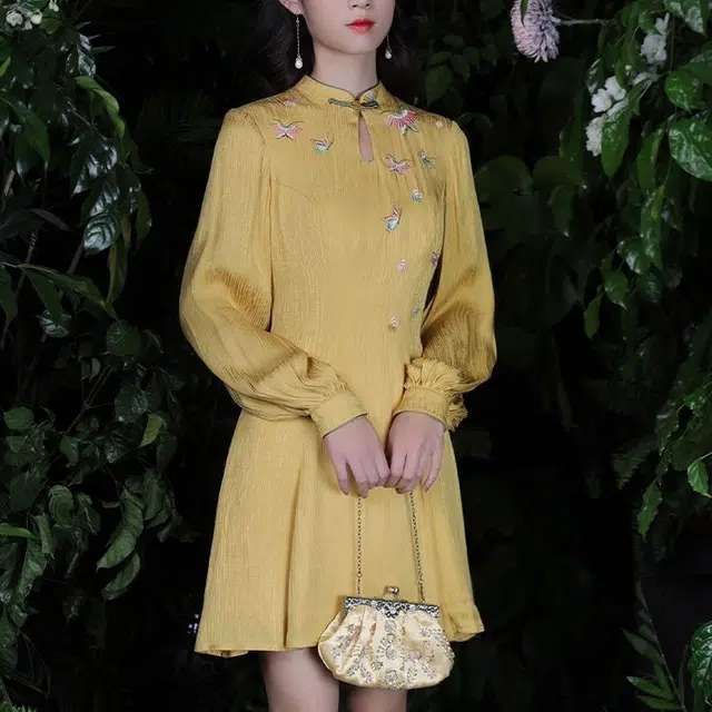 槿爷东方 水滴洞蝴蝶刺绣灯笼袖长袖仙女连衣裙 女款 黄色