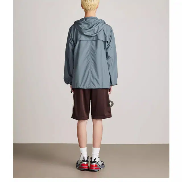 华人青年 纯色连帽薄款防晒服 男女同款 灰绿色