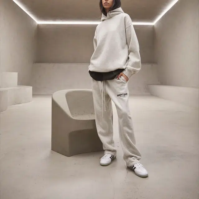 Fear of God Essentials SS22 Relaxed Sweatpants Light Oatmeal Logo