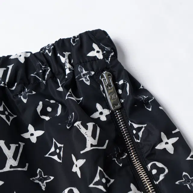 LOUIS VUITTON LV Logo