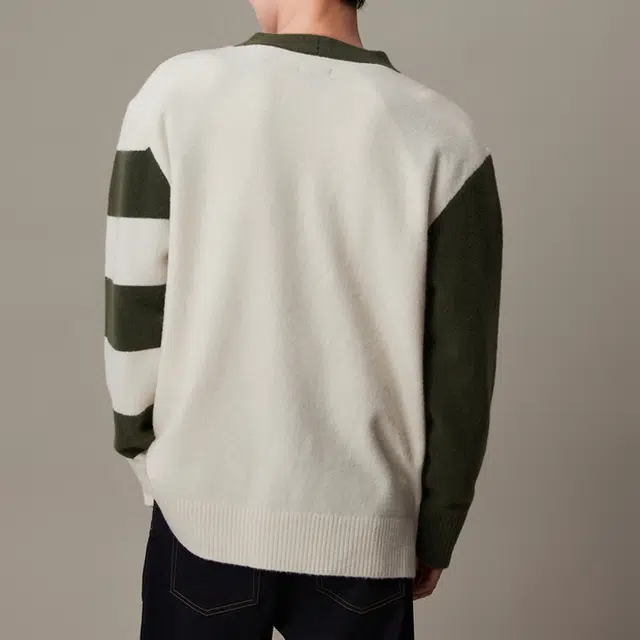GAP Logo V-Neck Sweater