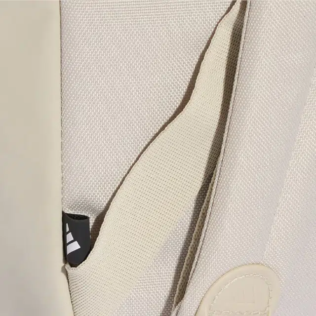 adidas 27.5L Logo