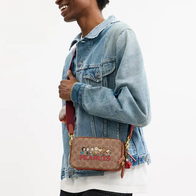 COACH x PEANUTS Signature CHARTER 19 Logo