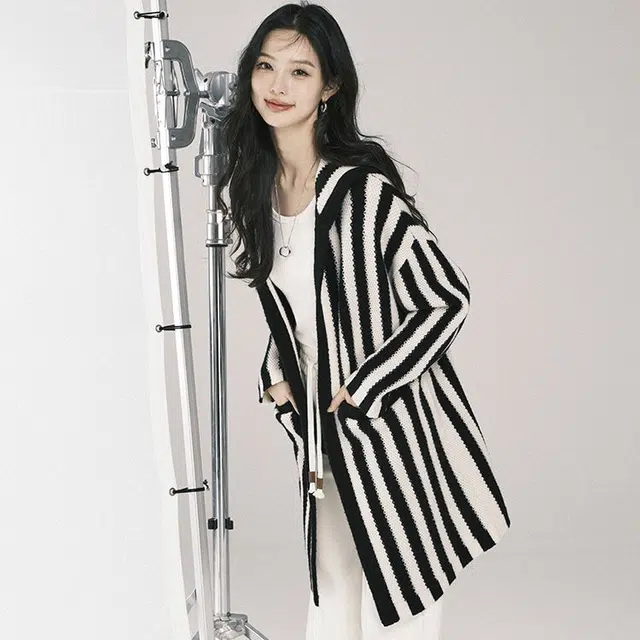 美洋 条纹连帽中长款设计气质时尚毛衣 女款 黑白撞色