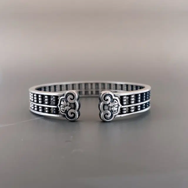 990