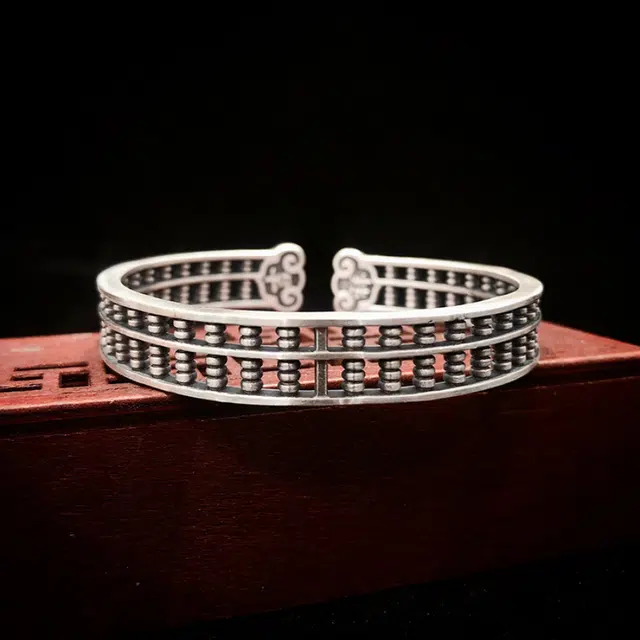 990