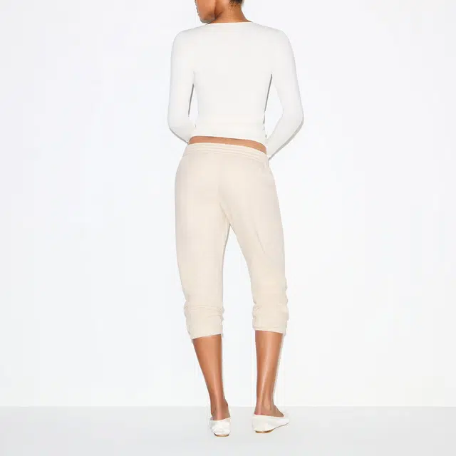 SKIMS FW25 COTTON FLEECE LOW RISE CAPRI JOGGER