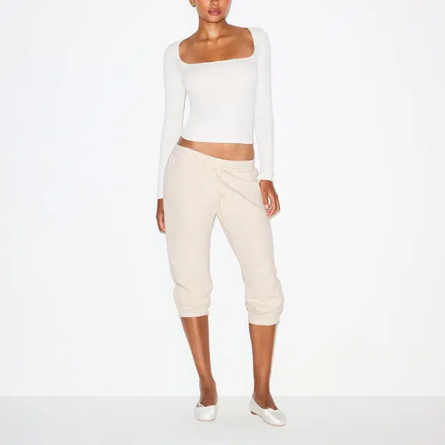 SKIMS FW25 COTTON FLEECE LOW RISE CAPRI JOGGER