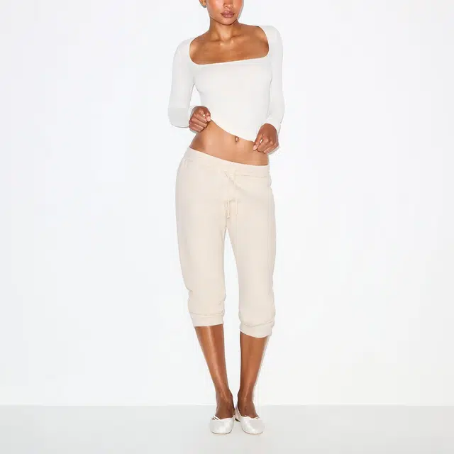 SKIMS FW25 COTTON FLEECE LOW RISE CAPRI JOGGER