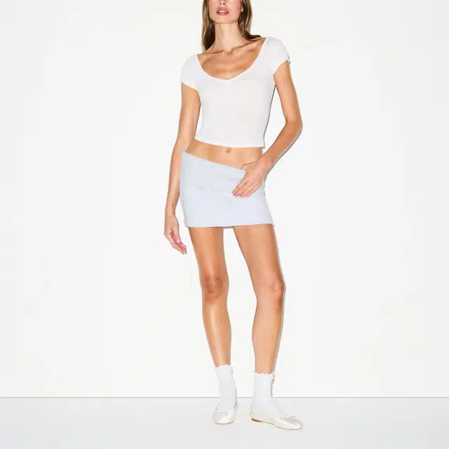 SKIMS ULTRA LIGHT JERSEY SCOOP NECK T-SHIRT FW25T