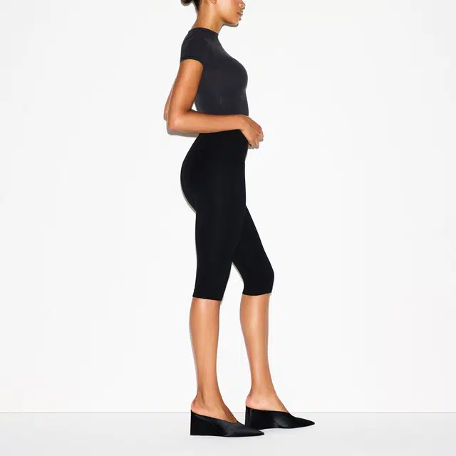 SKIMS FW25 THE ESSENTIAL COLLECTION HIGH-WAISTED CAPRI