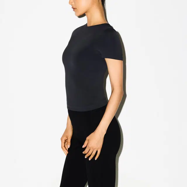 SKIMS SOFT SMOOTHING SEAMLESS PADDED T-SHIRT FW25T