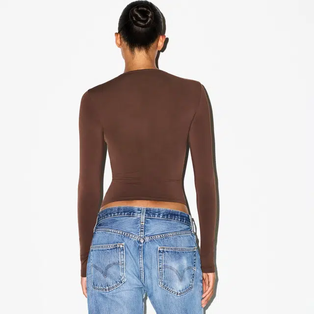 SKIMS SOFT SMOOTHING SEAMLESS LONG SLEEVE T-SHIRT FW25T