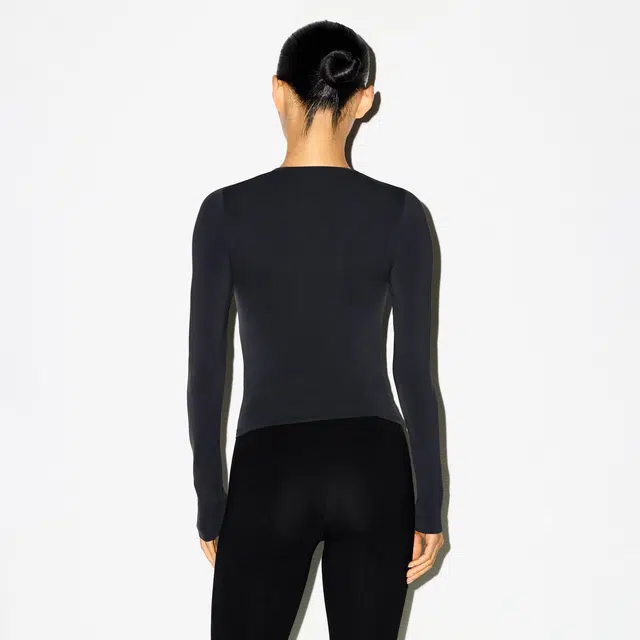 SKIMS SOFT SMOOTHING SEAMLESS LONG SLEEVE T-SHIRT FW25T