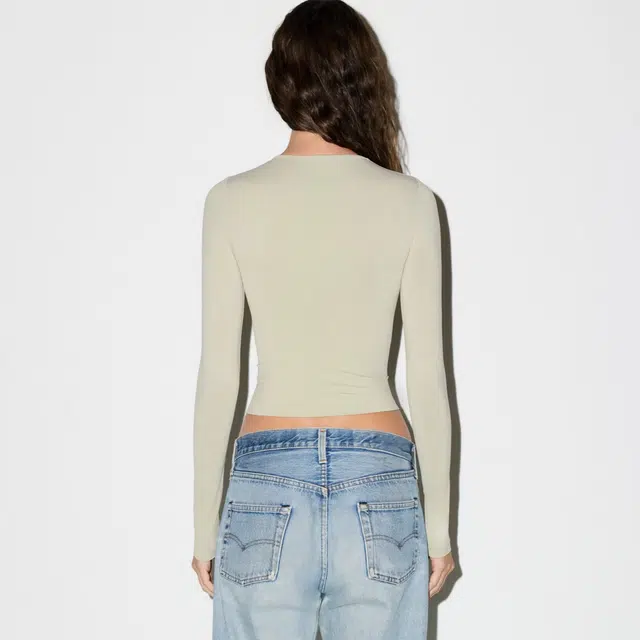 SKIMS SOFT SMOOTHING SEAMLESS LONG SLEEVE T-SHIRT FW25T