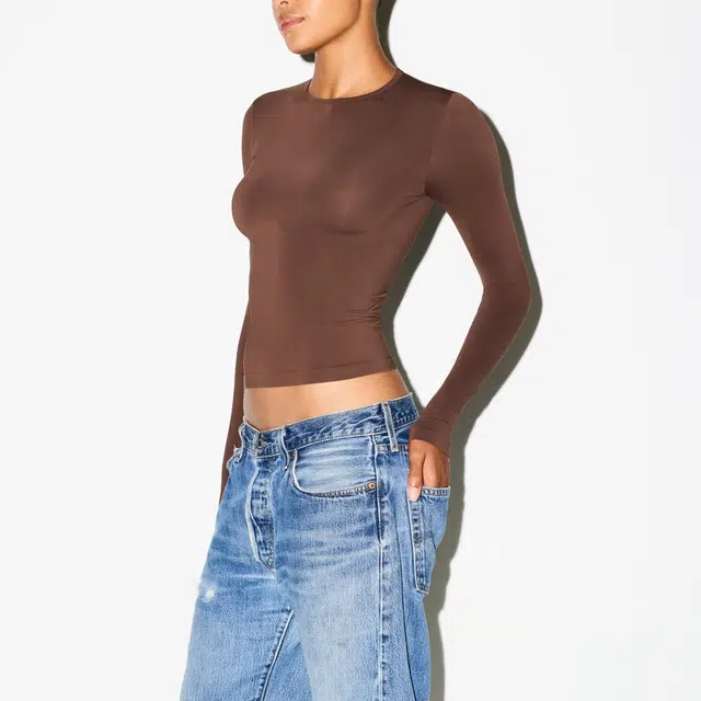 SKIMS SOFT SMOOTHING SEAMLESS LONG SLEEVE T-SHIRT FW25T