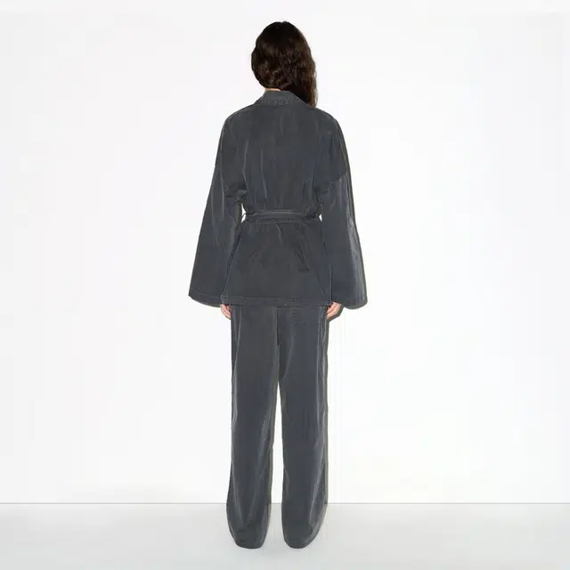 SKIMS FW25 WOVEN LOUNGE OVERSIZED WRAP TOP