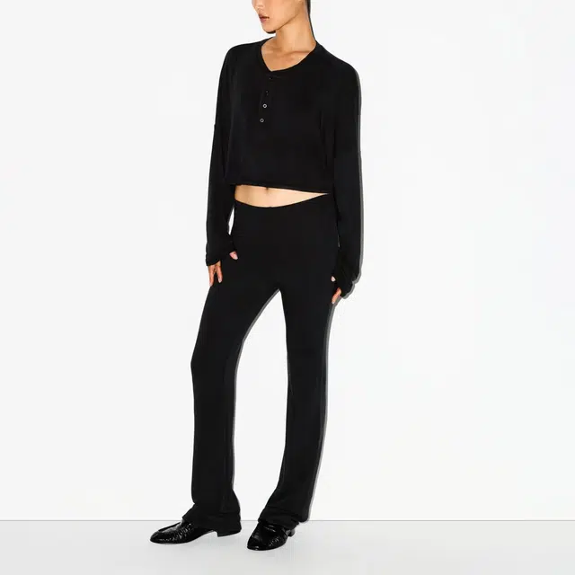 SKIMS LIGHTWEIGHT MODAL CROPPED HENLEY FW25T