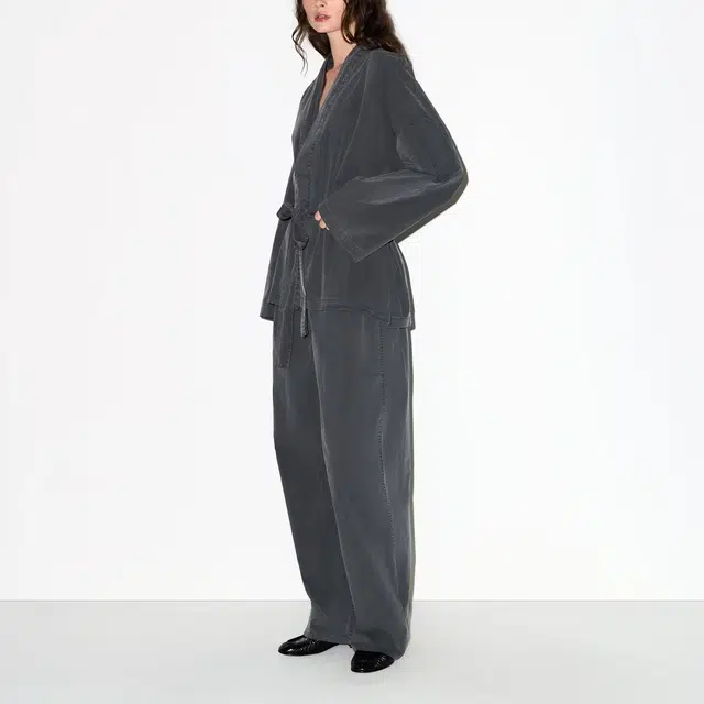 SKIMS FW25 WOVEN LOUNGE OVERSIZED WRAP TOP