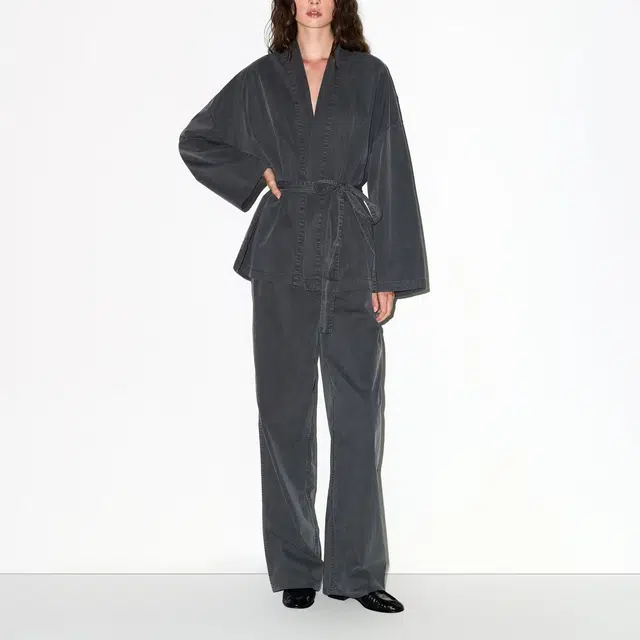 SKIMS FW25 WOVEN LOUNGE OVERSIZED WRAP TOP