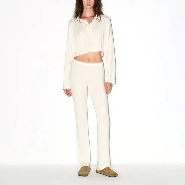 SKIMS LIGHTWEIGHT MODAL CROPPED HENLEY FW25T