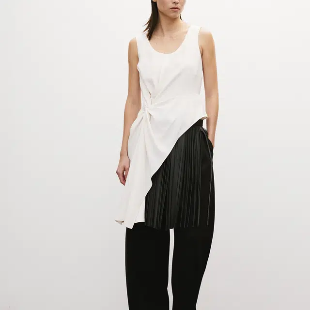 RECTO SS25 ASYMMETRIC TWISTED TOP