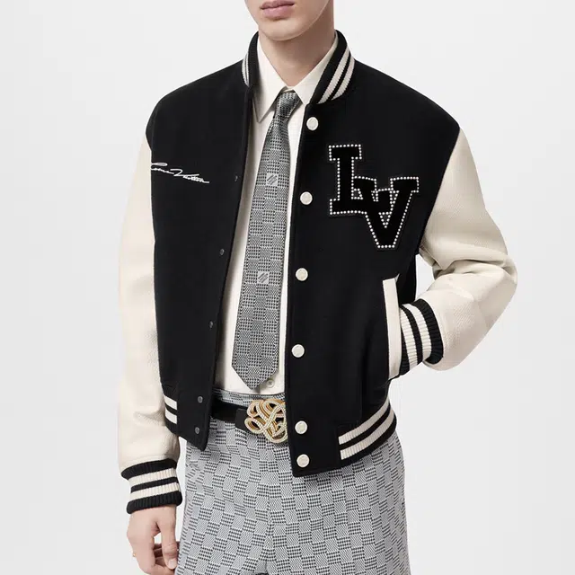 LOUIS VUITTON 24 Logo