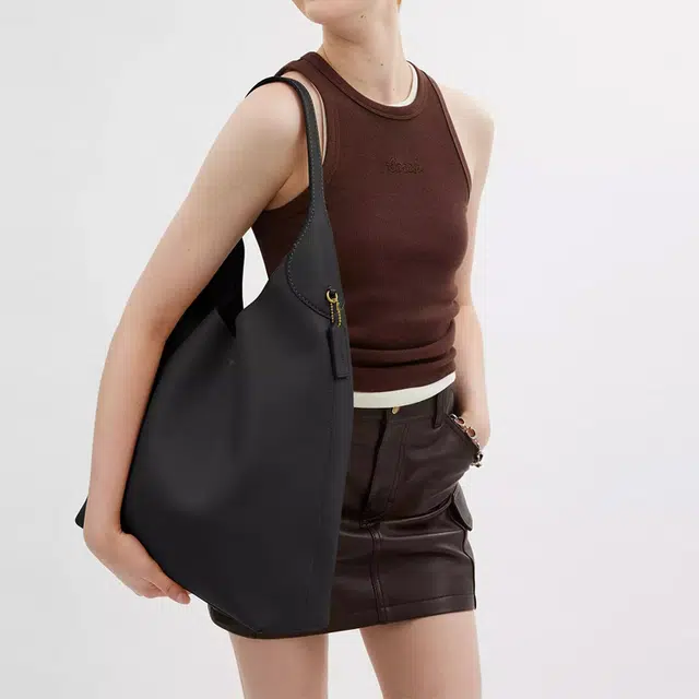 COACH Brooklyn 39 Logo Hobo