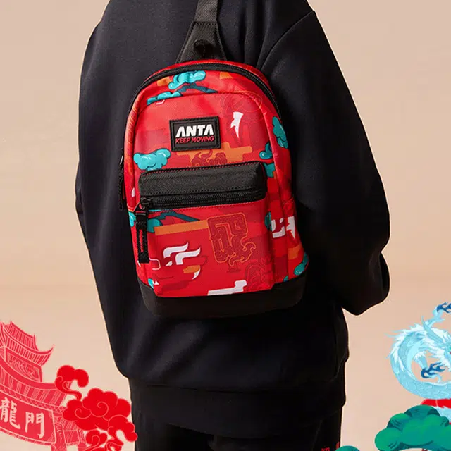 安踏儿童 新年龙服 织物 斜挎单肩包 儿童款 红色