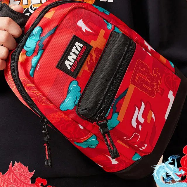 安踏儿童 新年龙服 织物 斜挎单肩包 儿童款 红色