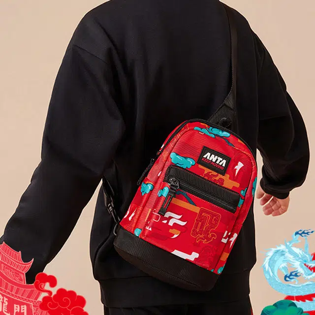 安踏儿童 新年龙服 织物 斜挎单肩包 儿童款 红色