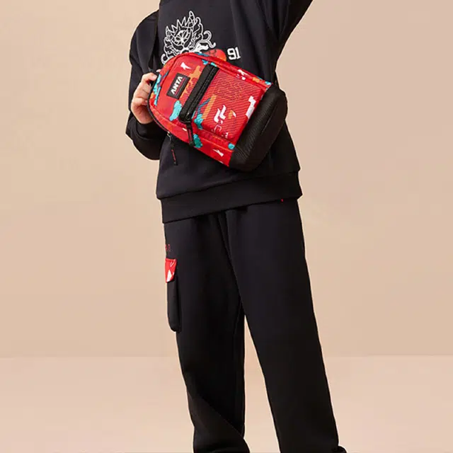 安踏儿童 新年龙服 织物 斜挎单肩包 儿童款 红色