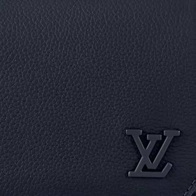 LOUIS VUITTON Fastline Logo