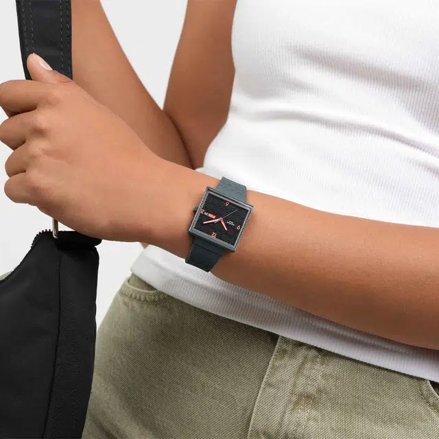 SWATCH Swatch Essentials 20 41.8mm