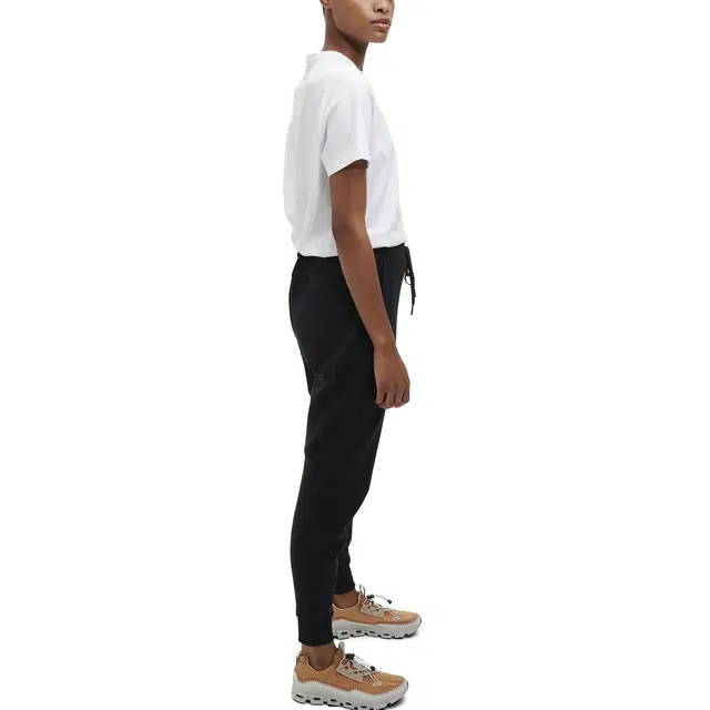 On Sweat Pants logo