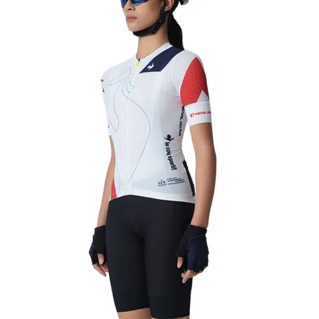 le coq sportif x PEARL iZUMi SS25 logo