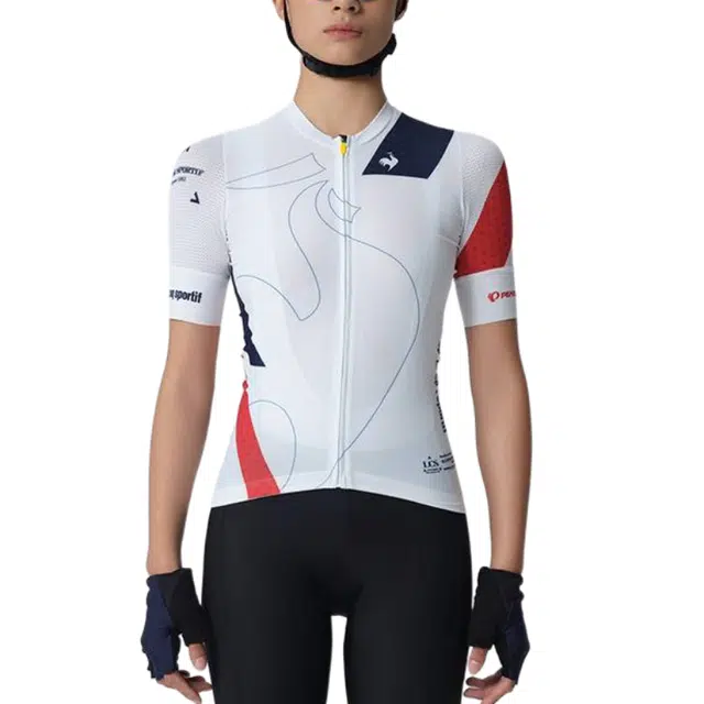 le coq sportif x PEARL iZUMi SS25 logo