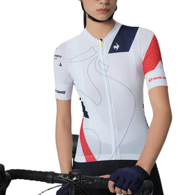 le coq sportif x PEARL iZUMi SS25 logo